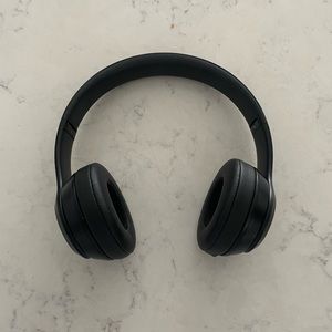 Beats solo 3 wireless headphones
